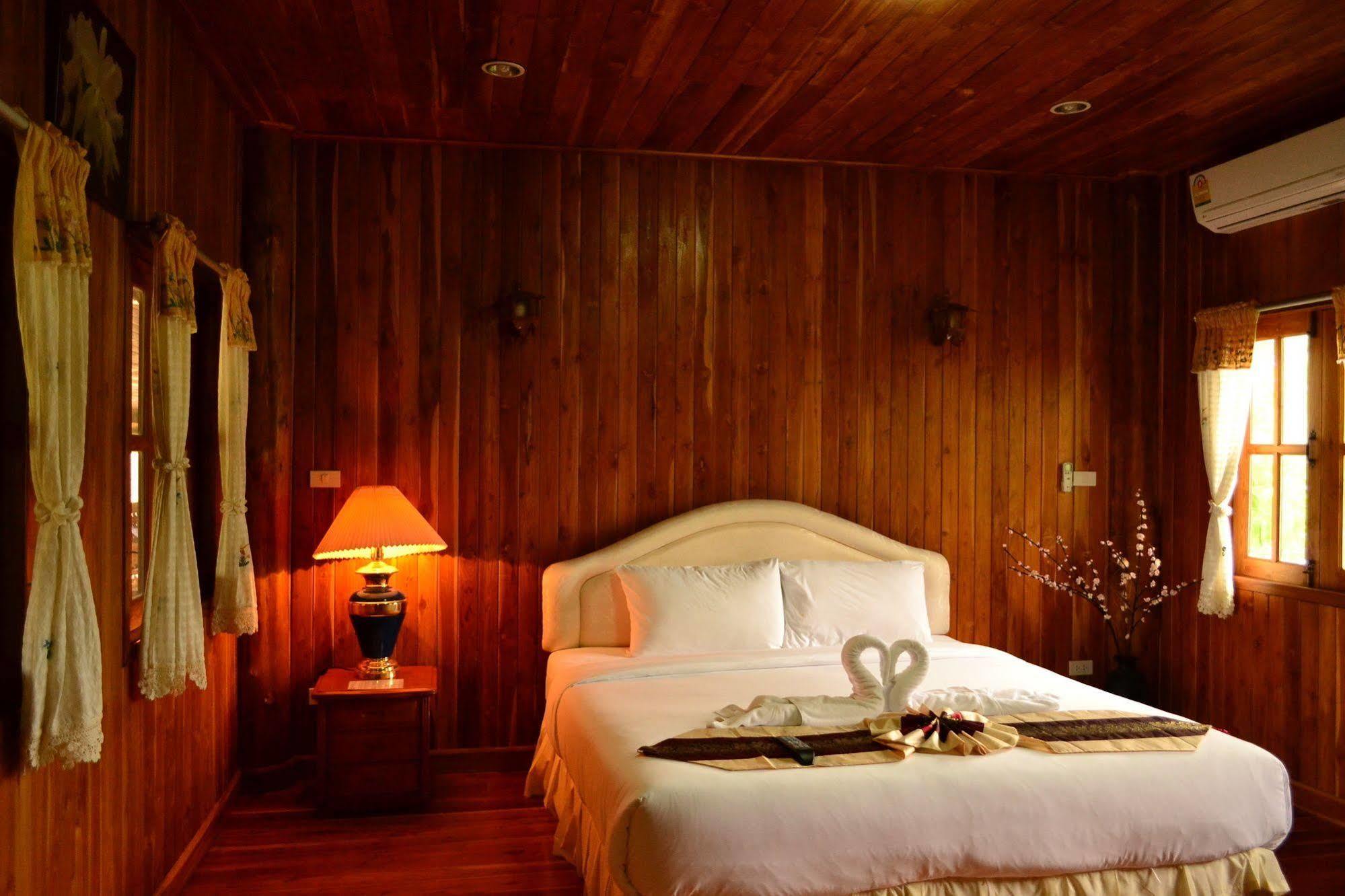 Yuwadee Resort Chalong Bagian luar foto